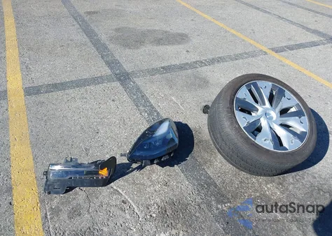 2023 Tesla Model Y Awd/Long Range Dual Motor All-Wheel Drive z USA, uszkodzony, nr VIN 7SAYGDEE7PF905148